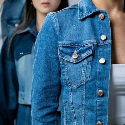 Chanel brengt ode aan denim met nieuwe make-upcollectie