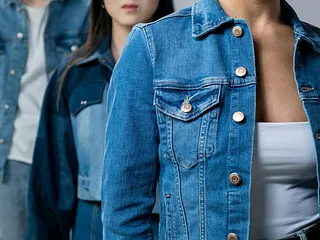 Chanel brengt ode aan denim met nieuwe make-upcollectie