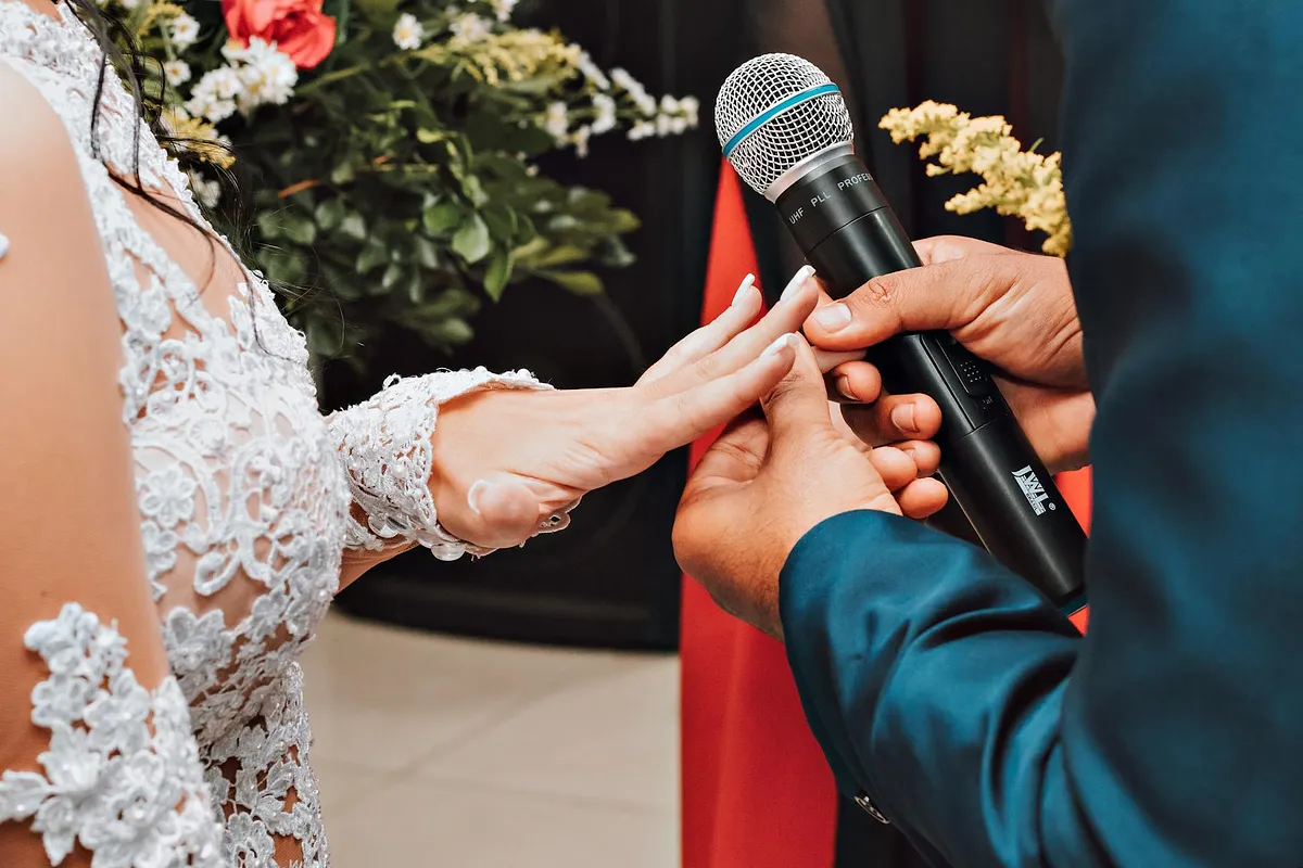 Hajo Bruins gaat trouwen met Linde van den Heuvel