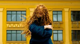 Beste detox shampoo voor krullend haar: top 7 en hoe je het gebruikt