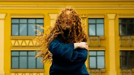 Beste detox shampoo voor krullend haar: top 7 en hoe je het gebruikt