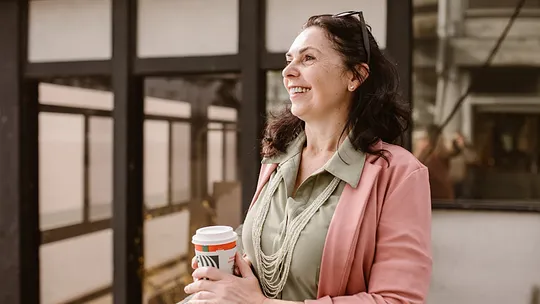 Opvliegers na de overgang: waarom ze aanhouden en wat echt helpt