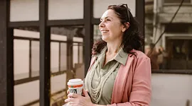 Opvliegers na de overgang: waarom ze aanhouden en wat echt helpt