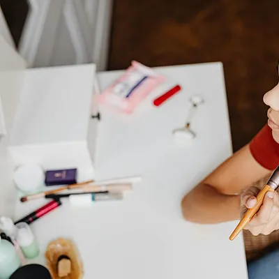 Waarom korrelt mijn foundation? Oorzaken en tips die werken