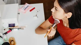 Waarom korrelt mijn foundation? Oorzaken en tips die werken