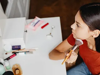 Waarom korrelt mijn foundation? Oorzaken en tips die werken