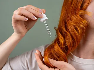 Droog haar in de winter: oorzaken en 8 tips voor zacht haar