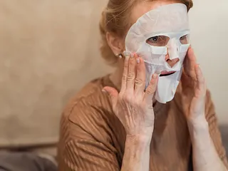 Beste gezichtsmasker voor oudere huid: dit werkt echt
