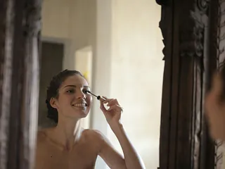 7 schminkfouten die je er ouder uit laten zien