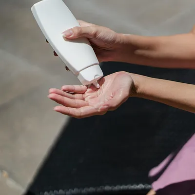 Zelfbruiner aanbrengen zonder strepen: stap voor stap