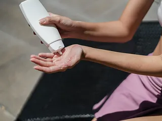 Zelfbruiner aanbrengen zonder strepen: stap voor stap