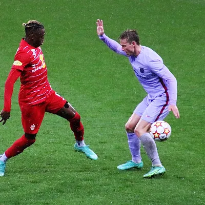 Vriendin Frenkie de Jong: wie is Mikky Kiemeney?