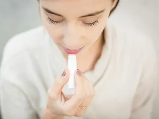 Droge lippen in de zomer: oorzaken, tips en de beste lipbalsems