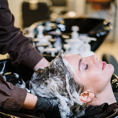 Jeukende hoofdhuid en haaruitval bij vrouwen: oorzaken en oplossingen