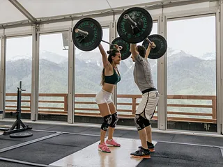 Waarom vrouwen nu kiezen voor gewichten i.p.v. eindeloze cardio