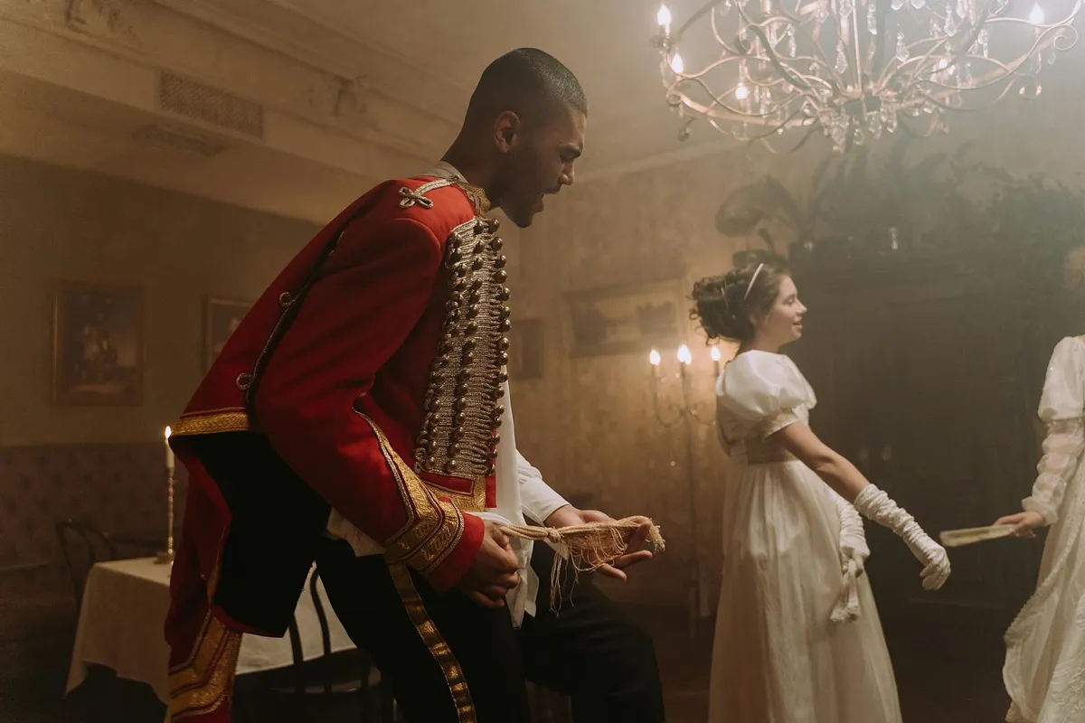 Luke Thompson: ‘Angstig’ voor de hete scènes in Bridgerton