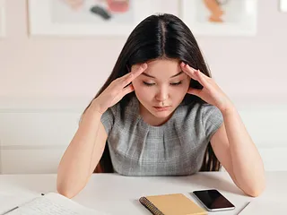 Je lichaam schreeuwt: stresssignalen die je negeert