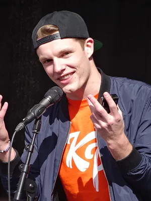 Enzo Knol