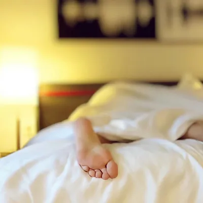 Waarom ben ik zo moe en futloos? Oorzaken die je huisarts mist