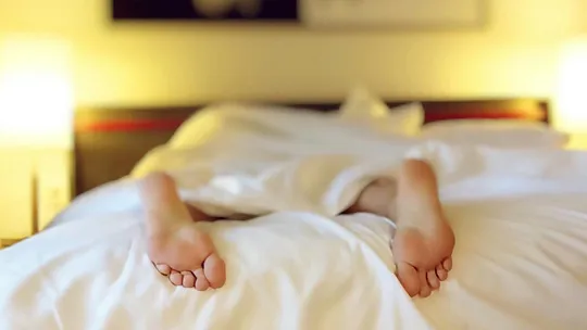 Waarom ben ik zo moe en futloos? Oorzaken die je huisarts mist