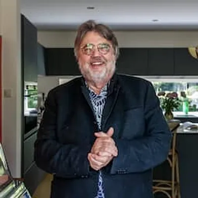 Henk Westbroek na 50 jaar samen eindelijk getrouwd met Julia Harris