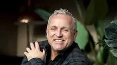 Radio 10‑dj Gordon ontloopt operatie, traint voor Men's Health-cover