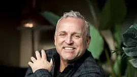 Radio 10‑dj Gordon ontloopt operatie, traint voor Men's Health-cover