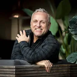 Radio 10‑dj Gordon ontloopt operatie, traint voor Men's Health-cover