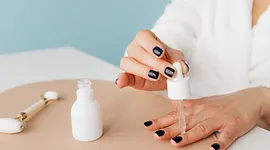 Bovenste laag nagel beschadigd: oorzaken, herstel en voorkomen