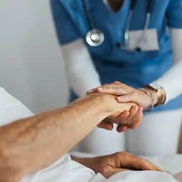 Prijsverschillen tot €2.800 per kankermedicijn onthuld