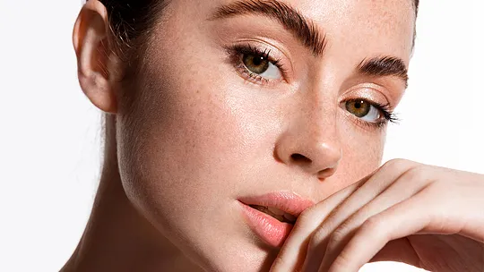 5 slimme skincaretips tegen zichtbare poriën – zo verklein je ze optisch