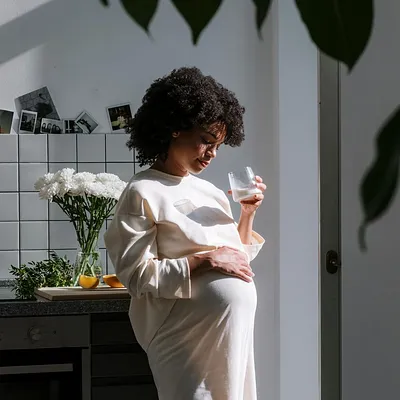 Aquarius tijdens zwangerschap: mag het en helpt het bij misselijkheid?