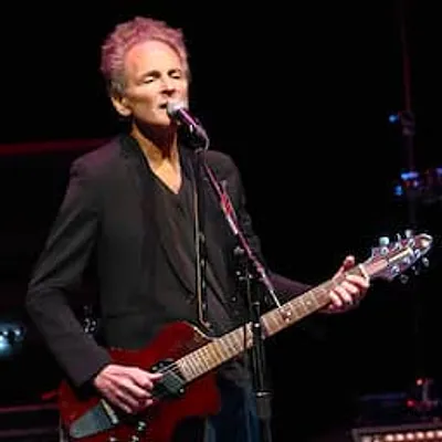 Vrouw van 55 jaar gearresteerd na jarenlange stalking van Lindsey Buckingham