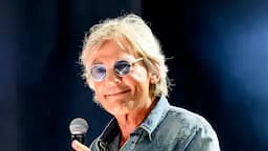 Matthijs van Nieuwkerk onverwacht opgenomen: fans vragen zich af wat er gebeurd is