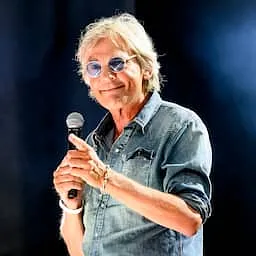 Matthijs van Nieuwkerk onverwacht opgenomen: fans vragen zich af wat er gebeurd is