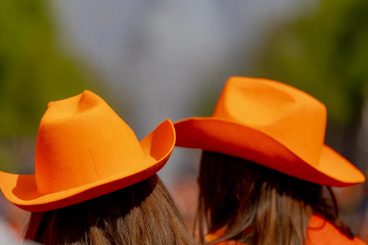 Ouders geven kinderen meer vrijheid op Koningsdag, onderzoek onthult