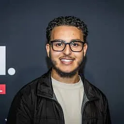 Marouane Meftah viert huwelijk: diamanten ring en zilveren belofte