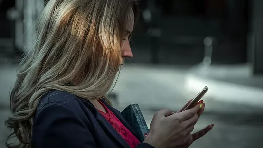 Waarom je je relatie pas later op Insta laat zien
