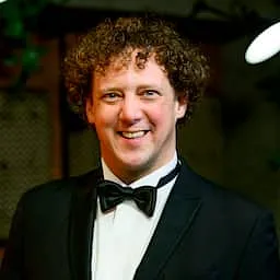 Jochem Myjer strijdt voor dochter met narcolepsie: drie keer per nacht GHB