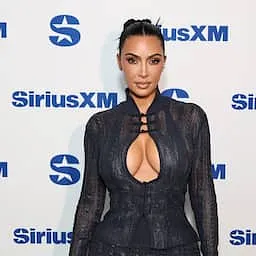 Kim Kardashian bevestigt geruchten over relatie met Lewis Hamilton met Instagram‑foto’s