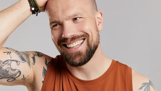 Dai Carter waarschuwt: emotionele onderdrukking kost je gezondheid