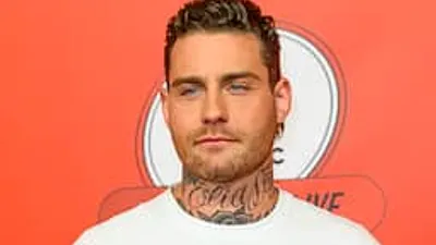 Douwe Bob beloont tip met €2.000 voor teruggebrachte gitaar