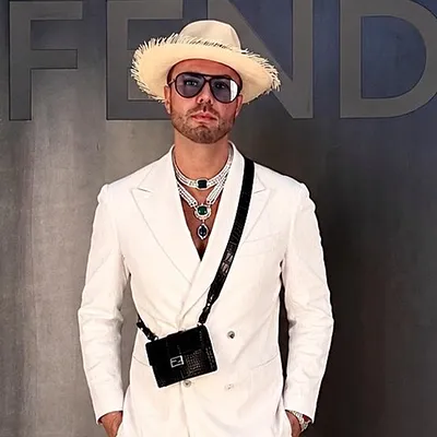 André Borchers schittert in Rome met meer dan 135 karaat edelstenen bij Fendi couture