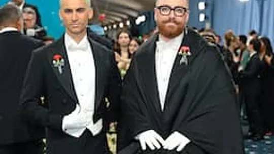 Sam Smith bevestigt verloving met modeontwerper Christian Cowan