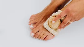 Voetenbad tegen droge voeten: zo maak je het thuis