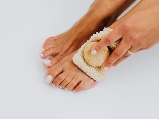 Voetenbad tegen droge voeten: zo maak je het thuis