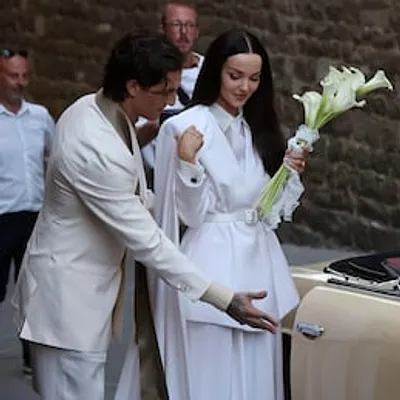 Dove Cameron en Måneskin‑frontman Damiano David trouwden in betoverend Toscane