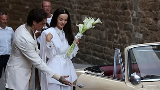 Dove Cameron en Måneskin‑frontman Damiano David trouwden in betoverend Toscane
