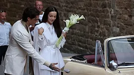 Dove Cameron en Måneskin‑frontman Damiano David trouwden in betoverend Toscane