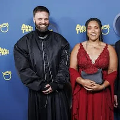 Tim Hofman reageert fel op outfit‑kritiek van Televizier‑Gala